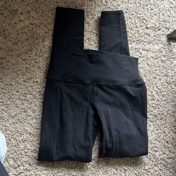 Alo Leggings - Picture 2 of 3